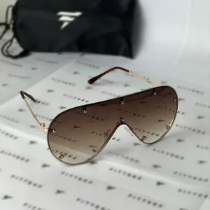 A MODERN AVIATOR WITH A TRENDY EDGE