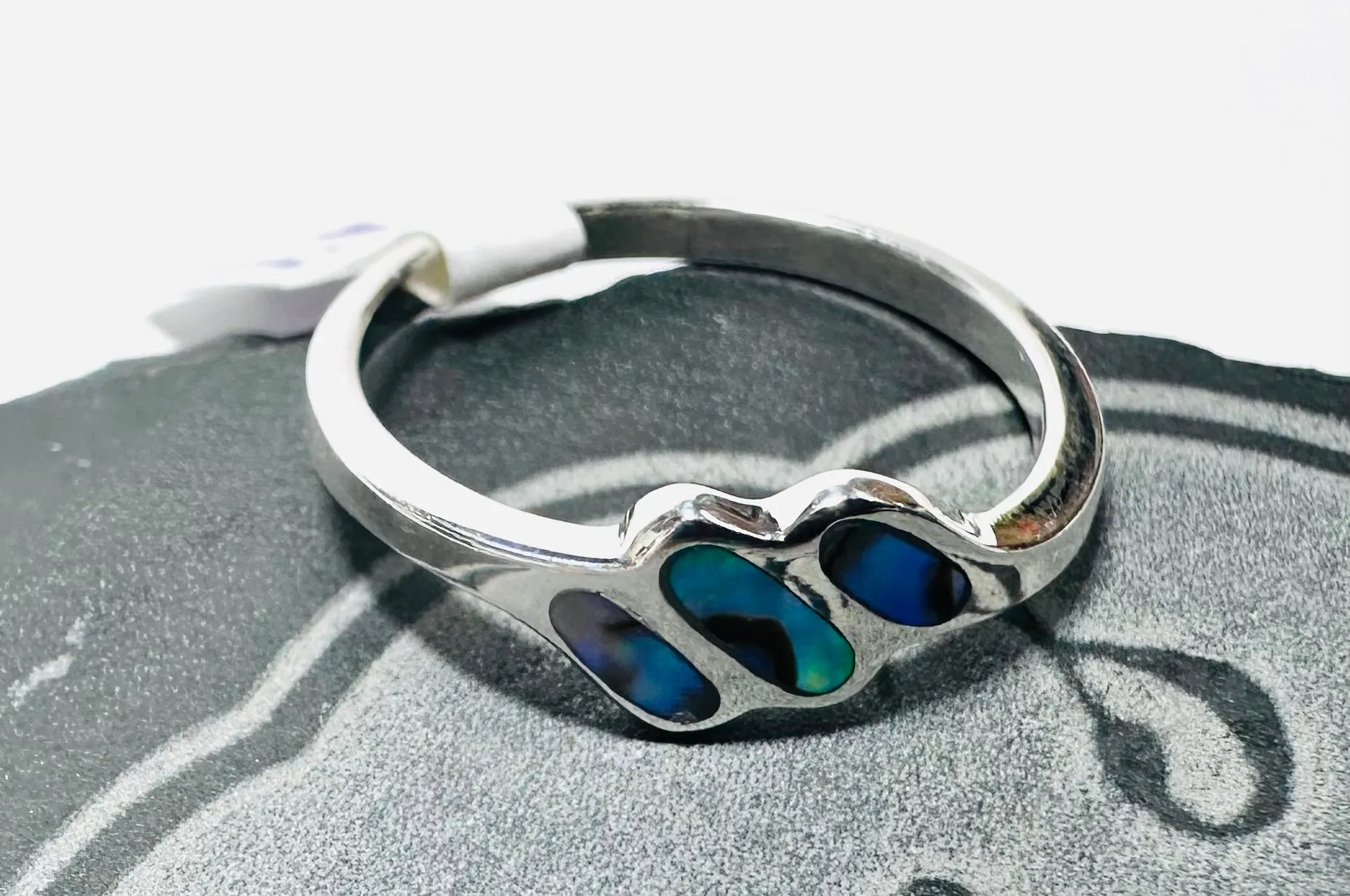 Abalone 3 Line Design Band Ring Size 9