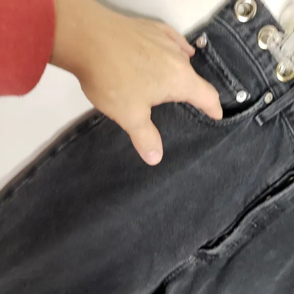 AGOLDE Jamie High Rise Black Grommet Detailling Size 26 Revolve UO Relax…
