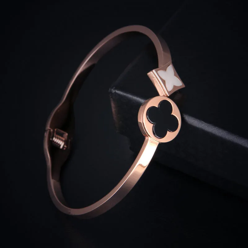 Classic retro black shell four-leaf clover Stainless Steel bracelet for Women
