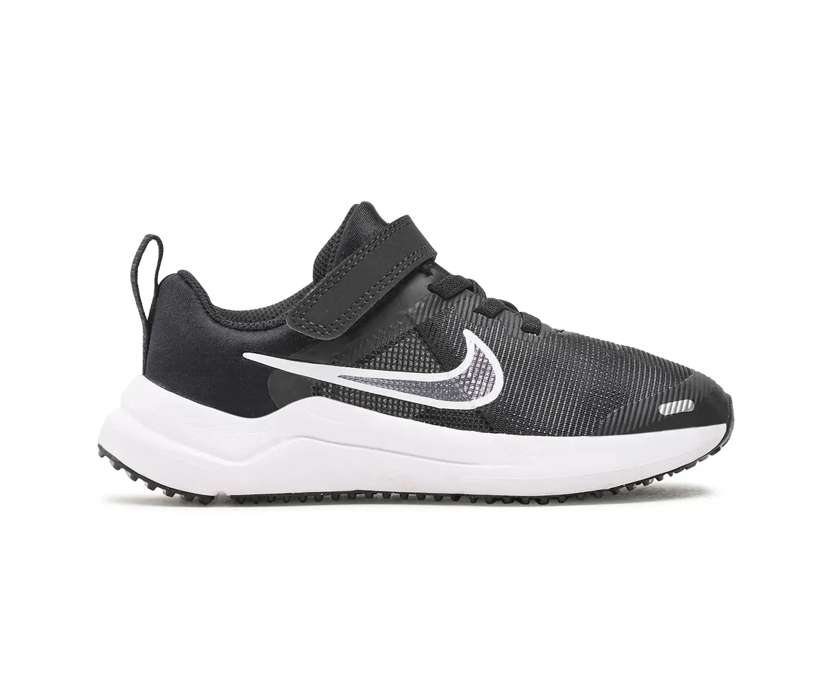 DOWNSHIFTER 12 - Souliers de course pour filles - Nike