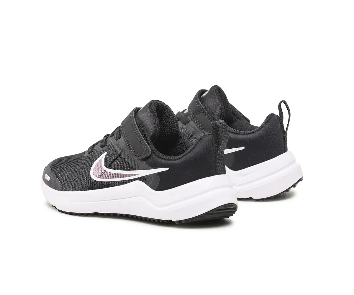 DOWNSHIFTER 12 - Souliers de course pour filles - Nike