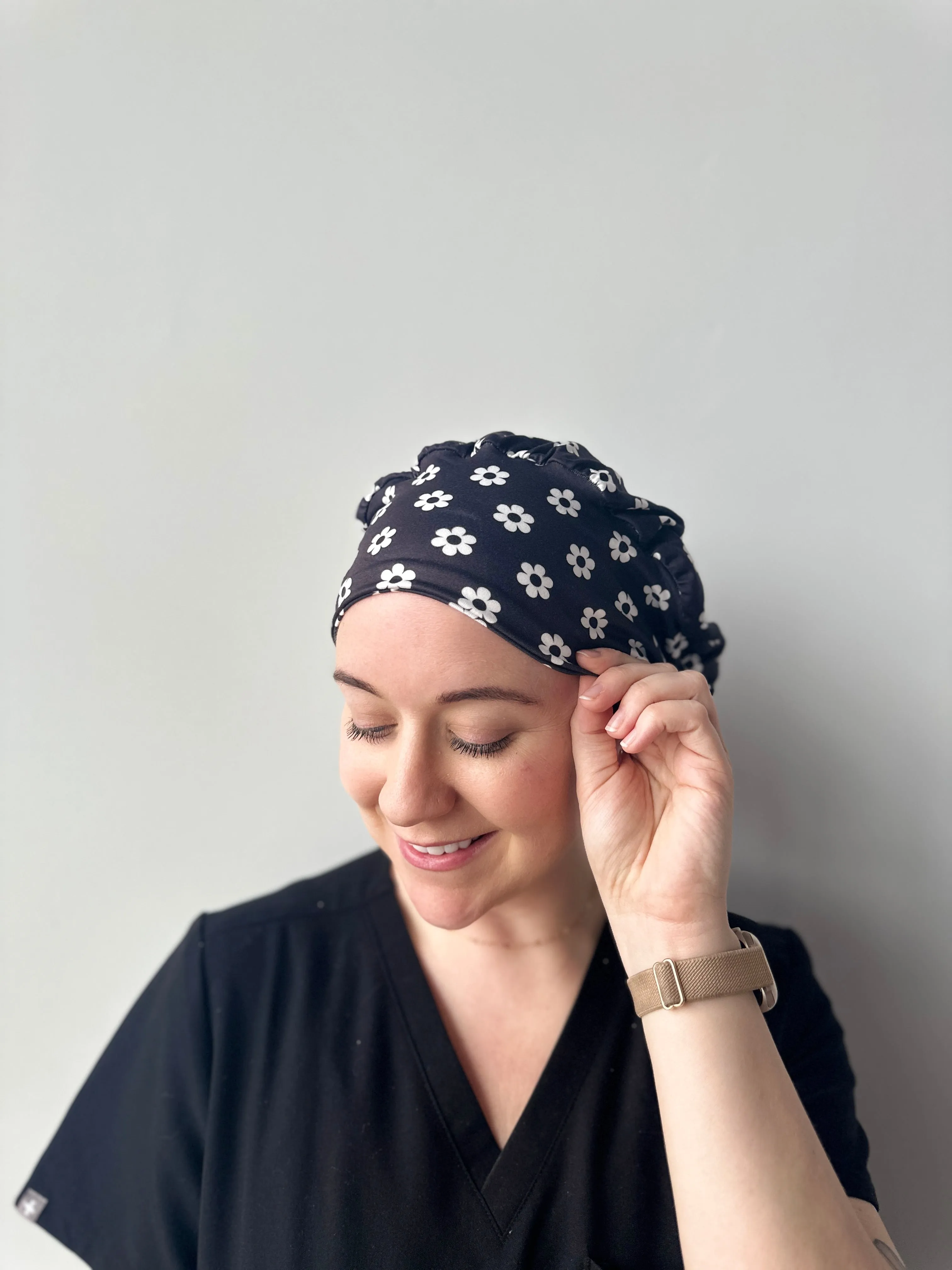 DuoStyle Scrub Hat - Retro Daisies