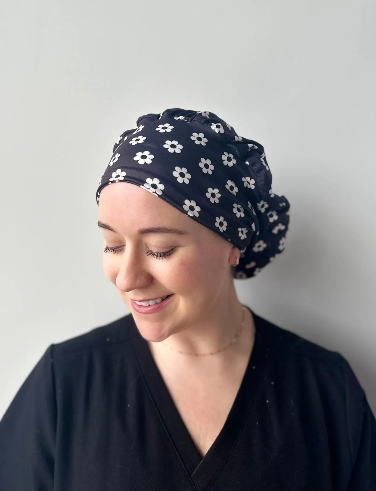 DuoStyle Scrub Hat - Retro Daisies