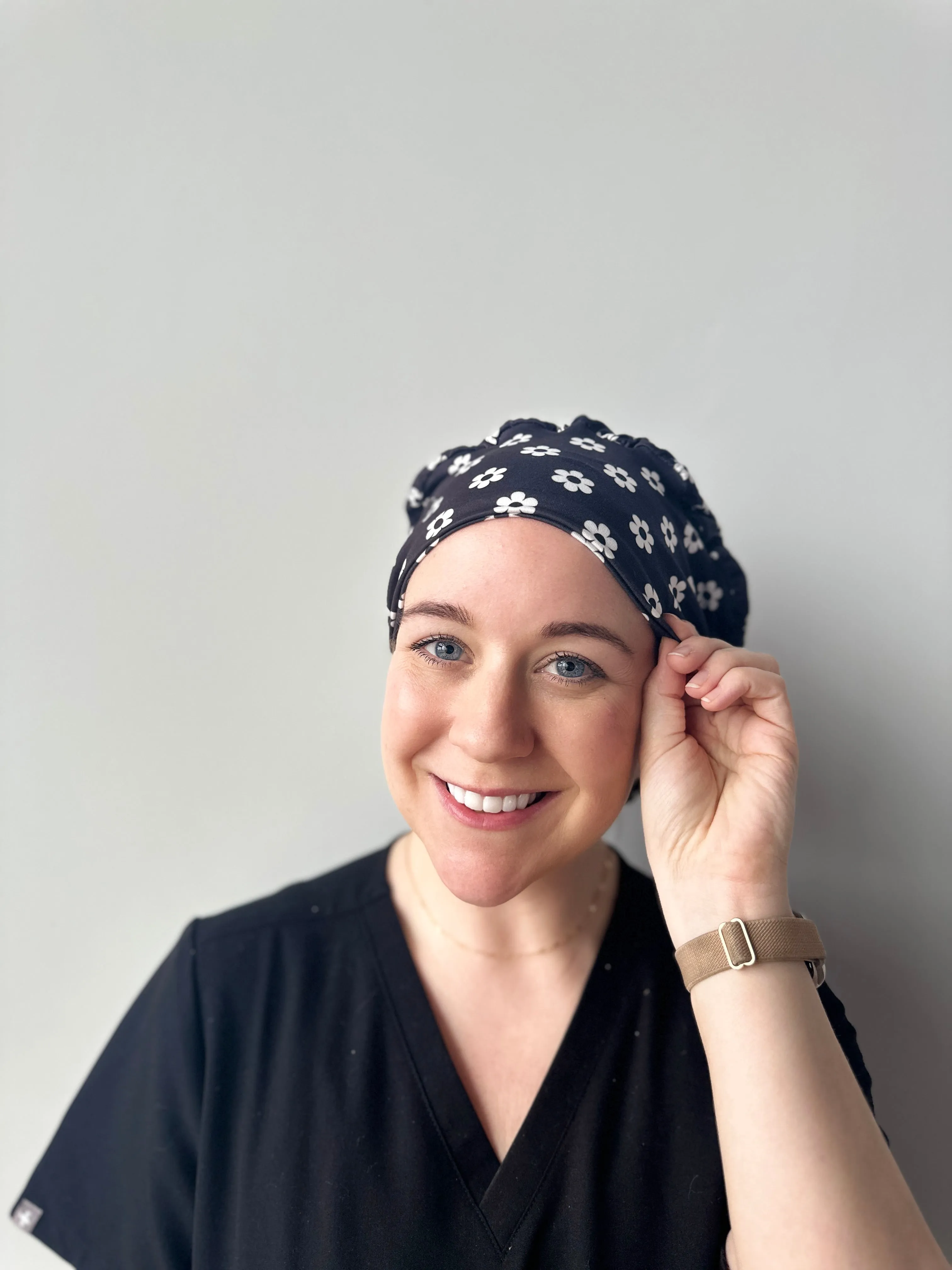 DuoStyle Scrub Hat - Retro Daisies