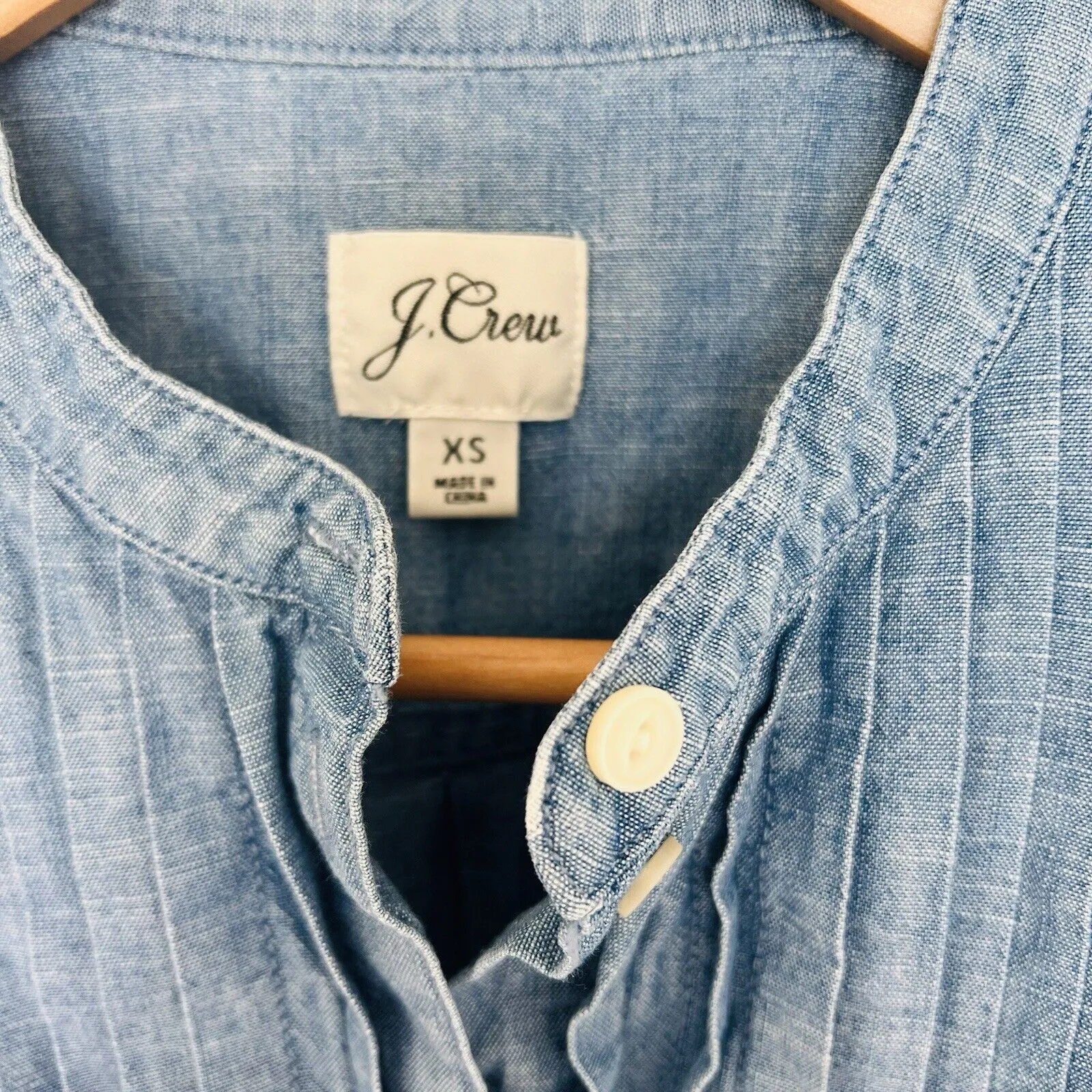 J. CREW Pullover Dress Shirt Sz XS 1/2 Button Up Blue Denim Long Sleeve Top