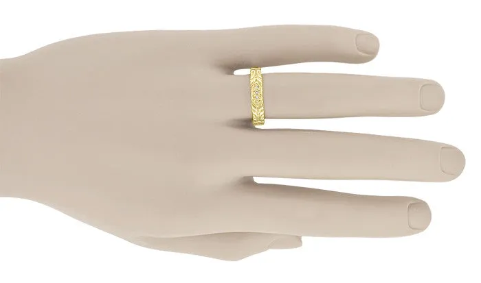 Jadan 1950's Vintage Design Gent's Diamond Wedding Band in Yellow Gold