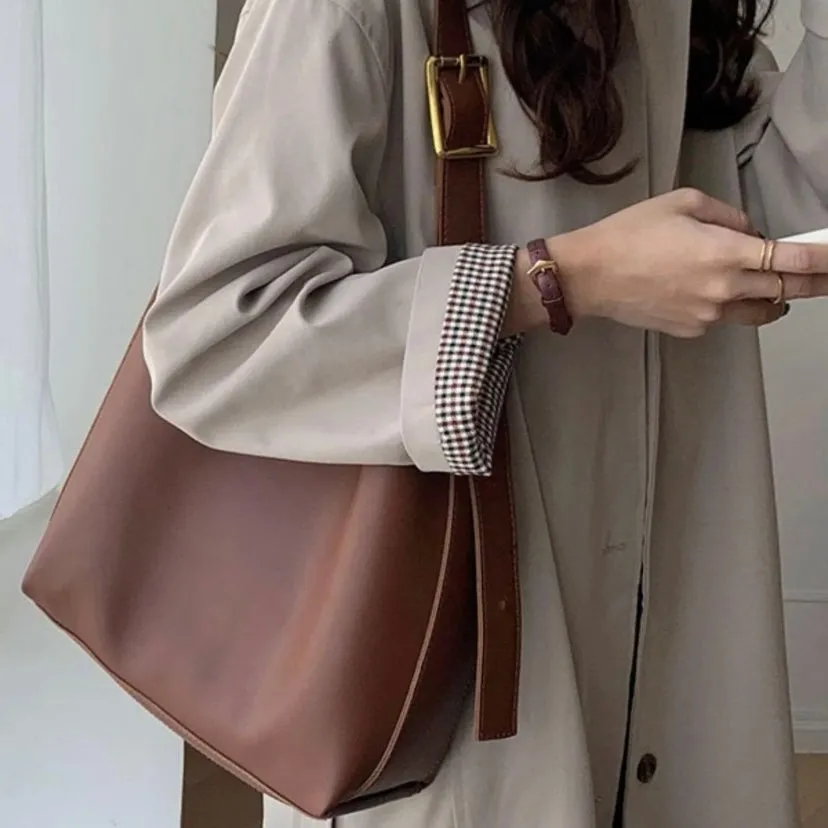 Juliet | Classic Handbag with Sophisticated Style