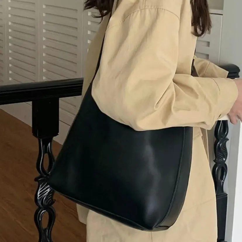 Juliet | Classic Handbag with Sophisticated Style