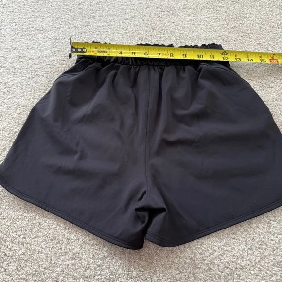Lululemon On the Fly Mid Rise Shorts Size 4
