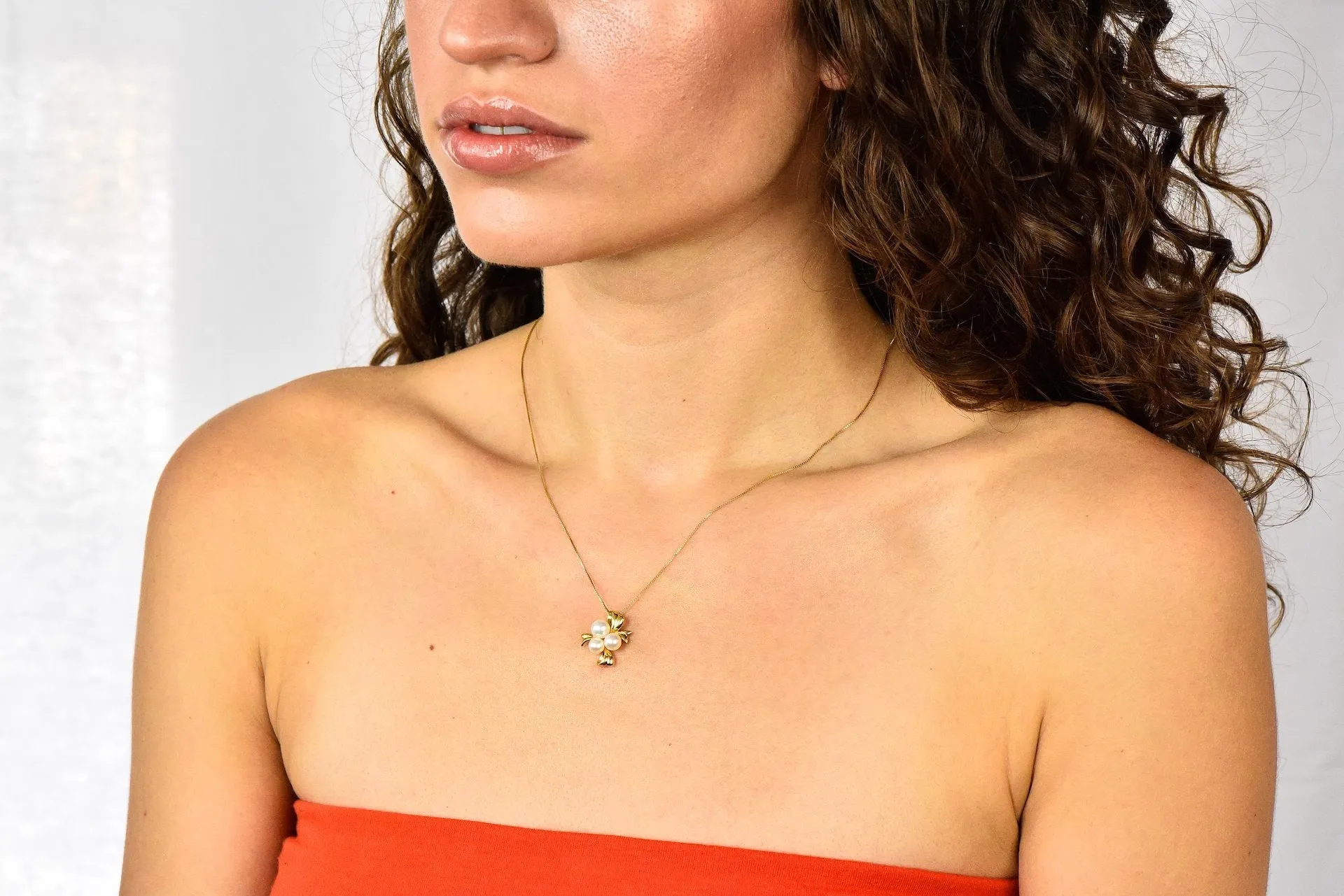 Mikimoto Cultured Pearl 18 Karat Gold Ribbon Pendant Necklace