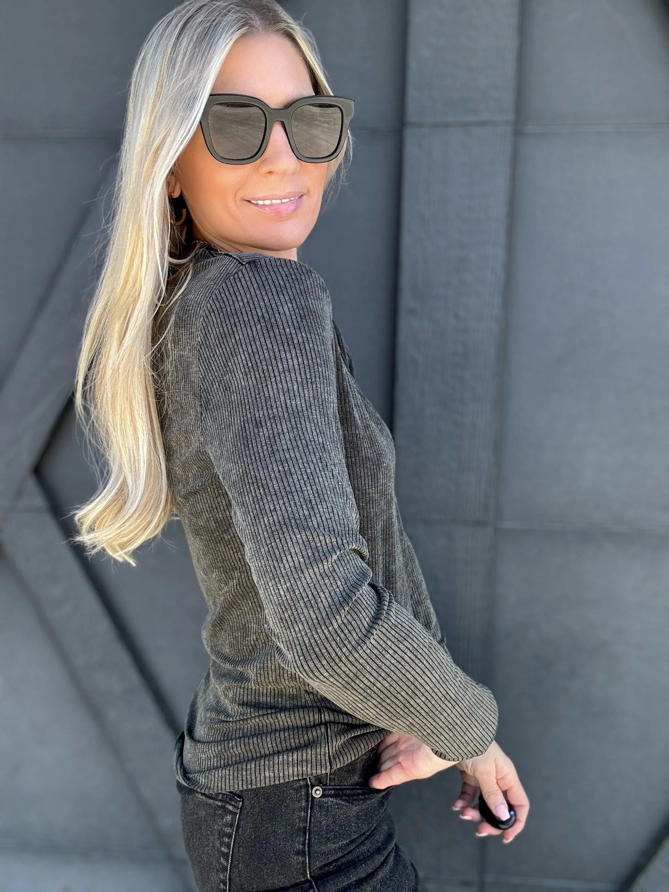 Mineral Washed Ribbed Top In Charcoal