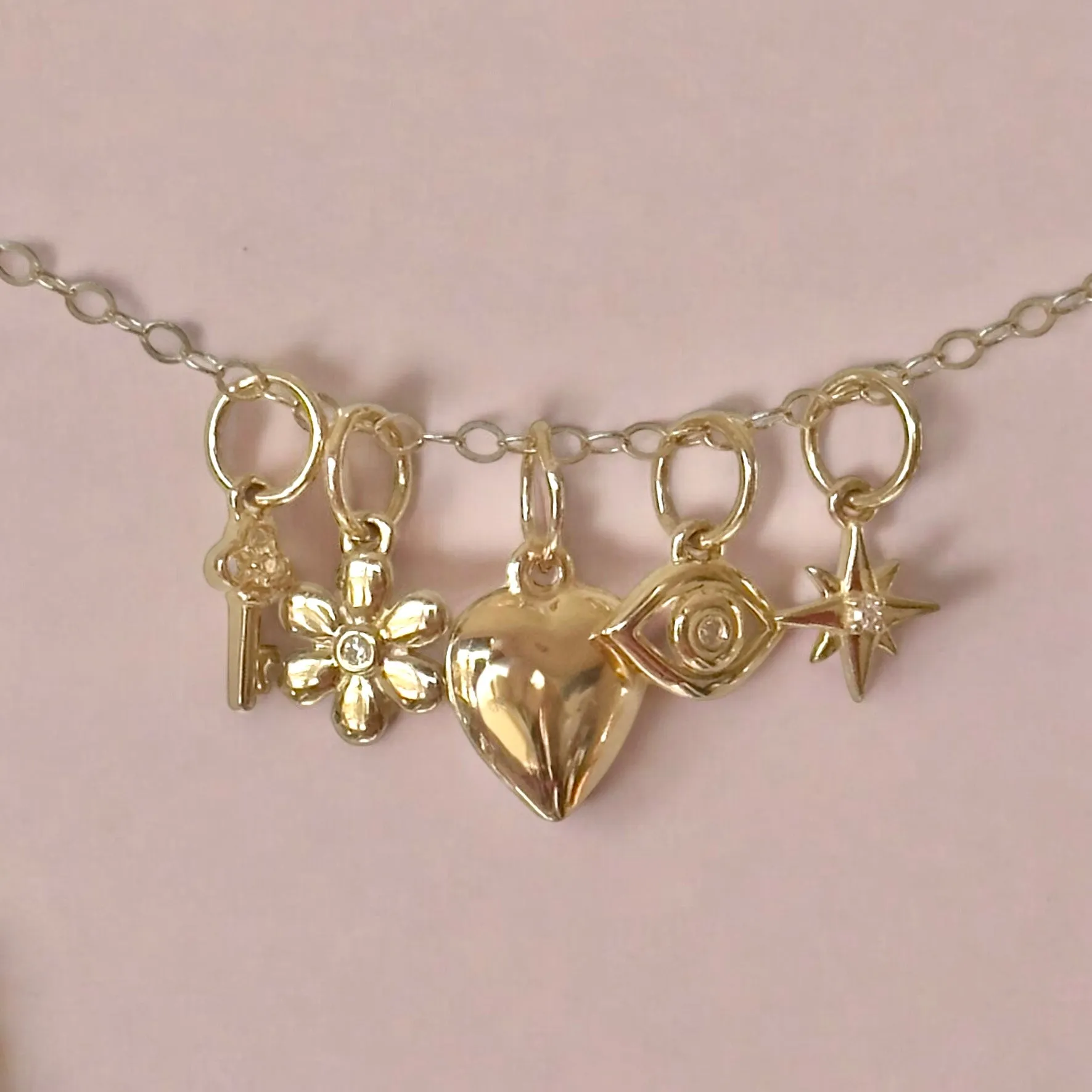 New! 14k Gold Diamond Daisy Necklace