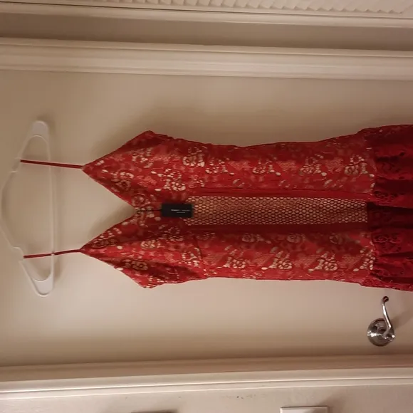 NWT, Romeo   Juliet Couture Red Lace Dress