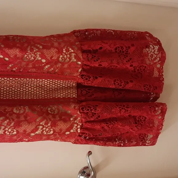 NWT, Romeo   Juliet Couture Red Lace Dress