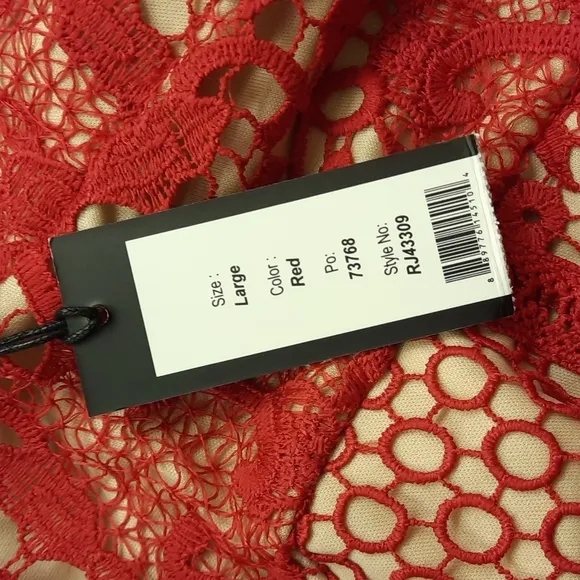 NWT, Romeo   Juliet Couture Red Lace Dress