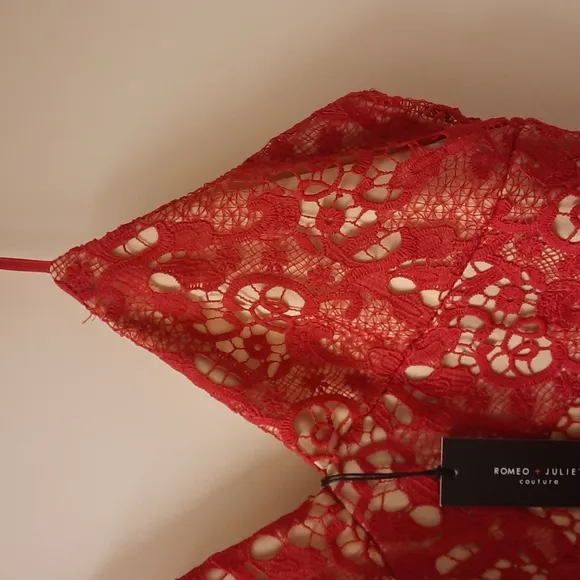 NWT, Romeo   Juliet Couture Red Lace Dress