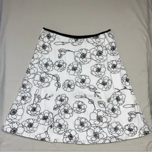 White House WHBM Skirt Women’s 8 Floral Full Skirt Flowy Embroidered Lightweight